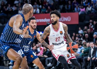 Ο Ολυμπιακός νίκησε εκτός έδρας την Εφές με 74-68, έκανε το 2/2 στην διπλή αγωνιστική της EuroLeague