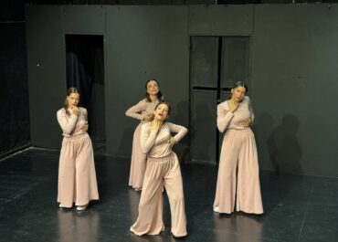 διήγηΜΑΣ: Για το δικαίωμα στον αυτοπροσδιορισμό και στον έρωτα με όποι@ θέλουμε | ΜΟΝΟ ΓΙΑ ΔΥΟ ΠΑΡΑΣΤΑΣΕΙΣ Τετάρτη 4 και 11 Φεβρουαρίου, στις 21:15 | Για 2η χρονιά στο θέατρο Μικρός Κεραμεικός