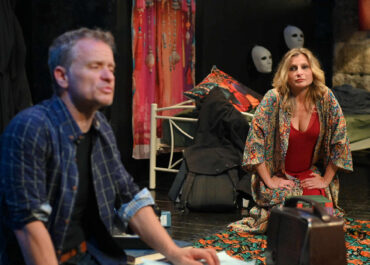 ΦΥΓΕ… ΑΝ ΜΠΟΡΕΙΣ των Renée Taylor & Joseph Bologna  Έναρξη παραστάσεων Σάββατο 24 Ιανουαρίου