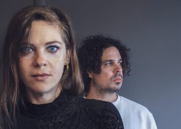 Ο ΠΑΝΤΕΛΗΣ ΚΥΡΑΜΑΡΓΙΟΣ ΚΑΙ Η ΝΑΤΑΣΑ ΦΑΙΗ ΚΟΣΜΙΔΟΥ ΣΤΑ ΤΡΙΚΑΛΑ (1/2 ΣΟΥΙΤΑ ART CAFE) ΚΑΙ ΣΤΗ ΘΕΣΣΑΛΟΝΙΚΗ (2/2 ΜΙΚΡΗ ΣΚΗΝΗ)