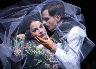 ΠΑΡΑΤΑΣΗ ΠΑΡΑΣΤΑΣΕΩΝ & 1+1 την Κυριακή 8 Μαρτίου για τη «ΛΙΓΕΙΑ» του Έντγκαρ Άλλαν Πόε σε σκην. της Δανάης Κατσαμένη | Ποιος γνωρίζει της βουλήσεως τα μυστήρια και το σθένος;