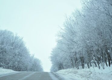ΗΠΑ: Λόγω κακοκαιρίας χωρίς ρεύμα πάνω από 670.000 νοικοκυριά και καταστήματα, ακυρώσεις σχεδόν 10.000 πτήσεων