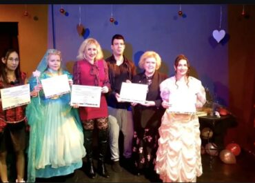 Η ΧΙΟΝΑΤΗ ΚΑΙ Η ΝΕΡΑΙΔΑ ΤΩΝ ΧΡΙΣΤΟΥΓΕΝΝΩΝ – ΘΕΑΤΡΟ LIB’RO.