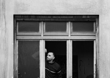 “Ο ΚΟΣΜΟΣ ΕΙΝΑΙ ΕΝΑΣ” – ΚΩΝΣΤΑΝΤΙΝΟΣ ΒΗΤΑ / ΓΙΑΝΝΗΣ ΡΙΤΣΟΣ ΣΤΟ ΘΕΑΤΡΟ ΟΛΥΜΠΙΑ – 9 ΦΕΒΡΟΥΑΡΙΟΥ 2026