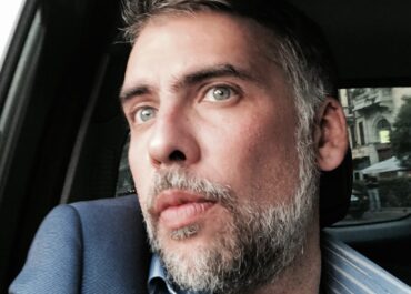 STRANGER THINGS.   Eπιστροφή στην αθωότητα ή την ελληνική πραγματικότητα; 