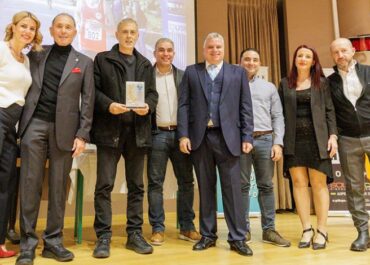 Δήμος Πειραιά : Τιμητική διάκριση στον Δήμαρχο Πειραιά Γιάννη Μώραλη από τον Σύλλογο Δρομέων Υγείας Πειραιά