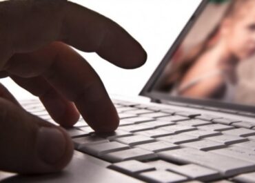 Τέσσερις συλλήψεις για πορνογραφία ανηλίκων μέσω διαδικτύου