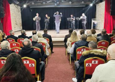 Δήμος Άργους Μυκηνών : Η κοπή της πρωτοχρονιάτικης πίτας του Δημοτικού Θεάτρου Άργους και της Δημοτικής Φιλαρμονικής