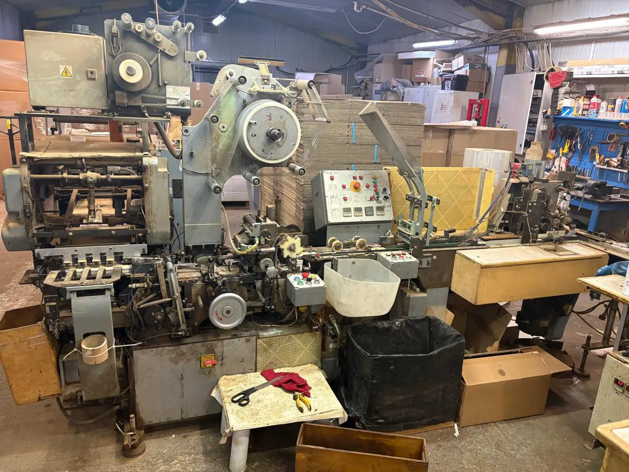 Eξάρθρωση εγκληματικής οργάνωσης που δραστηριοποιούνταν στην παρασκευή και εμπορία μεγάλων ποσοτήτων λαθραίων καπνικών προϊόντων