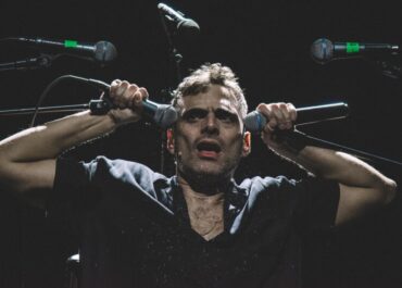 Kριτική παράστασης  “1984” του George Orewell, από την θεατρολόγο Σοφία Σταθάτου