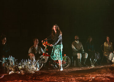 Ο Γιώργος Κουτλής συστήνει τη “γενιά του τώρα” στην νέα του παράσταση: ΑΝΤΙΓΟΝΗ -βασισμένη στο έργο του Ζαν Ανούιγ- από 2/5 στο Κιβωτός