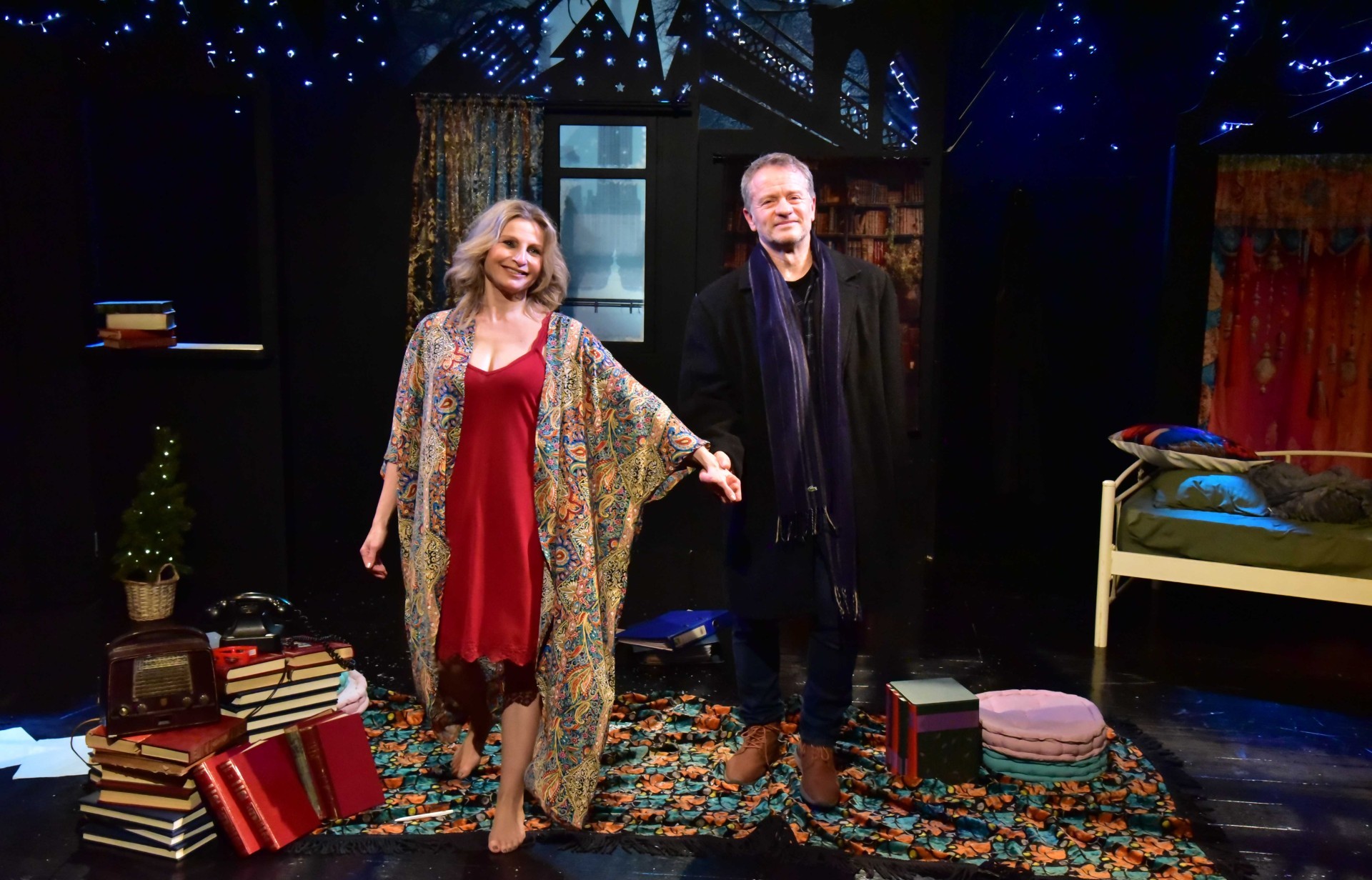 ΕΠΙΣΗΜΗ ΠΡΕΜΙΕΡΑ ΤΗΣ ΑΙΣΘΗΜΑΤΙΚΗΣ ΚΟΜΕΝΤΙ “ΦΥΓΕ ΑΝ ΜΠΟΡΕΙΣ” ΜΕ ΤΗΝ ΝΑΤΑΣΣΑ ΧΑΙΔΑ ΚΑΙ ΤΟΝ ΔΗΜΗΤΡΗ ΜΑΡΙΖΑ