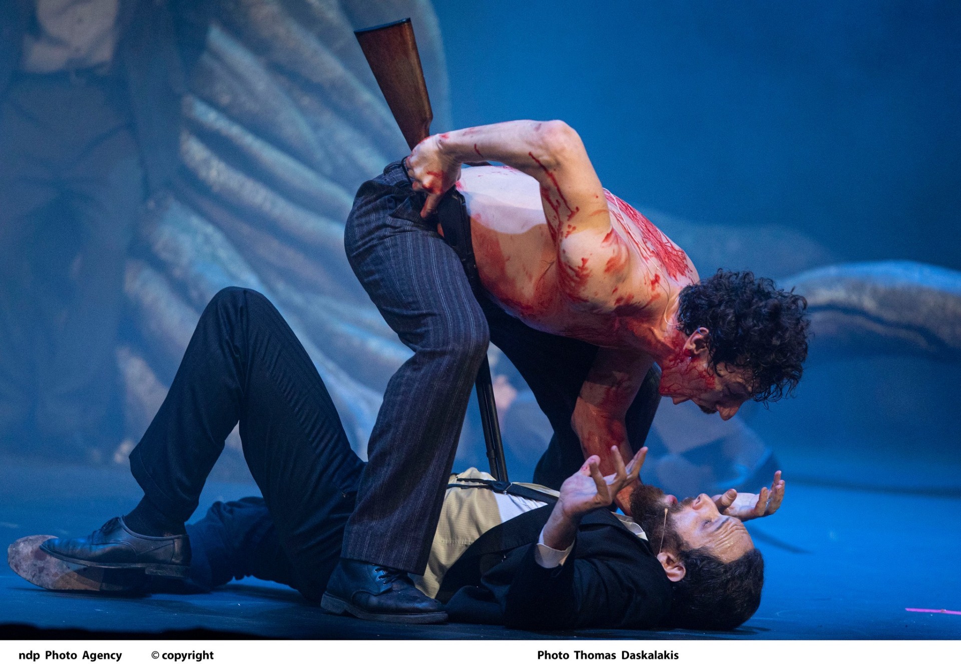 Ιβάνοφ και Φονιάς “σαρώνουν” στο Δημοτικό Θέατρο Πειραιά | Δείτε τις πρώτες φωτογραφίες