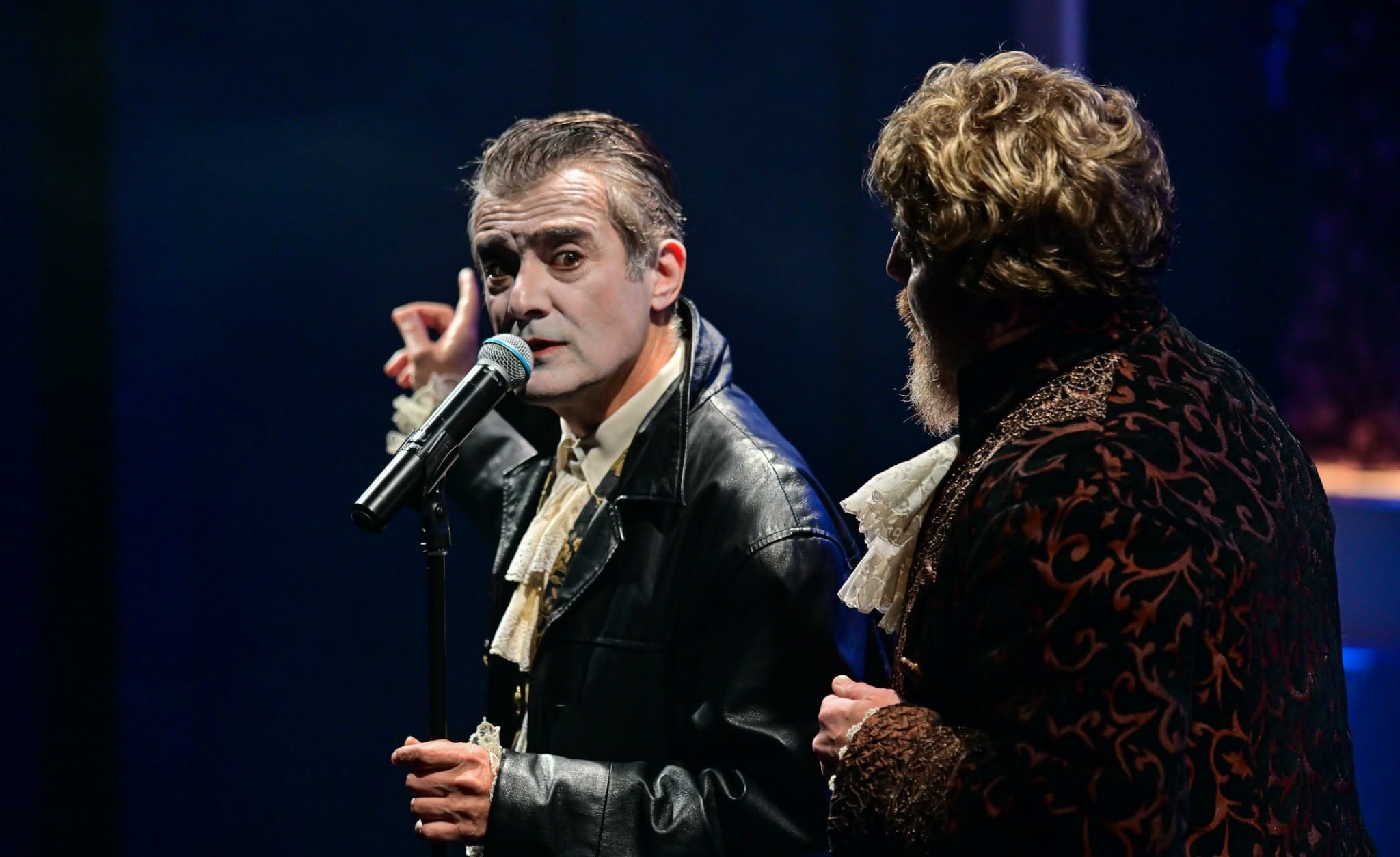 Ο Μισάνθρωπος έρχεται στο Θέατρο Φιλίπ. Δείτε τις πρώτες εντυπωσιακές εικόνες