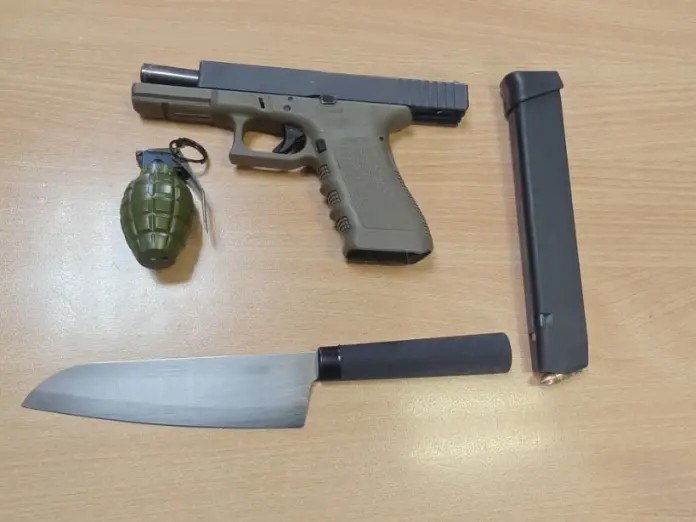 Συνελήφθη ένας άντρας με πιστόλι και γεμιστήρα μέσα στο αυτοκίνητο του