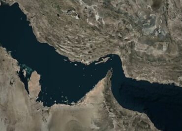 Tα πλοία λαμβάνουν σήματα VHF ότι “κανένα πλοίο δεν επιτρέπεται να περάσει από τα Στενά του Ορμούζ”.