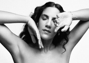 Η Eleni κυκλοφορεί το νέο της άλμπουμ “Ξανά”