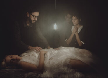 ΤΕΛΕΥΤΑΙΑ ΕΥΚΑΙΡΙΑ για τις 3 παραστάσεις: “ΗΜΕΡΗ – Η ΑΝΑΤΟΜΙΑ ΜΙΑΣ ΠΤΩΣΗΣ” + “ΑΣΤΕΡΟΣΚΟΝΗ” + “ΧΑΜΕΝΗ ΑΝΟΙΞΗ”