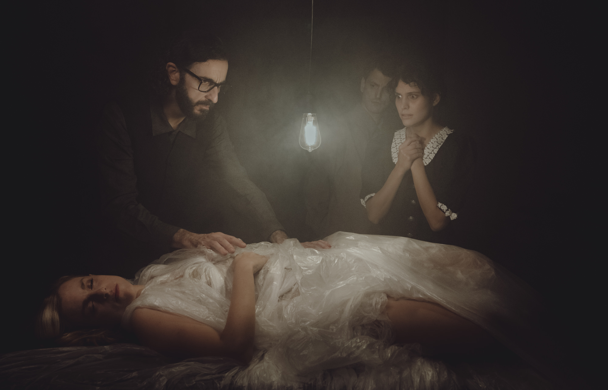 ΤΕΛΕΥΤΑΙΑ ΕΥΚΑΙΡΙΑ για τις 3 παραστάσεις: “ΗΜΕΡΗ – Η ΑΝΑΤΟΜΙΑ ΜΙΑΣ ΠΤΩΣΗΣ” + “ΑΣΤΕΡΟΣΚΟΝΗ” + “ΧΑΜΕΝΗ ΑΝΟΙΞΗ”