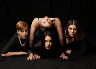 «Ο ΝΑΥΤΙΚΟΣ» του ΦΕΡΝΑΝΤΟ ΠΕΣΣΟΑ σε σκηνοθεσία Δανάης Κατσαμένη | Στο στατικό αυτό δράμα, τίποτα δεν μένει στάσιμο. | Από 25 Φεβρουαρίου Θέατρο Βαφείο Λάκης Καραλής