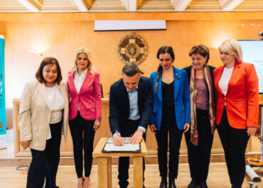 Δήμος Αθηναίων : Ο Δήμαρχος Χάρης Δούκας, υπέγραψε την Αναθεωρημένη Ευρωπαϊκή Χάρτα για την Ισότητα Γυναικών και Ανδρών