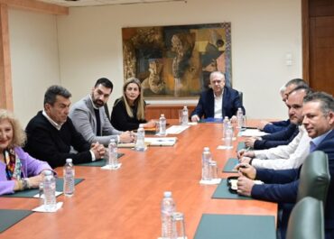 Τάκης Θεοδωρικάκος: Αναγκαίο το πλαφόν για την προστασία της κοινωνίας από την αισχροκέρδεια