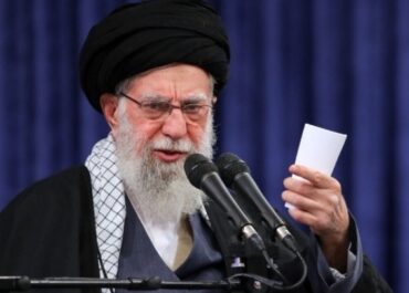 Το Ιράν επιβεβαιώνει τον θάνατο του ανώτατου ηγέτη του Χαμενεΐ στην επιχείρηση του Ισραήλ και των ΗΠΑ