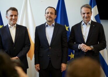 Ολοκληρώθηκε η συνάντηση Κυρ. Μητσοτάκη, Εμ. Μακρόν και Ν. Χριστοδουλίδη