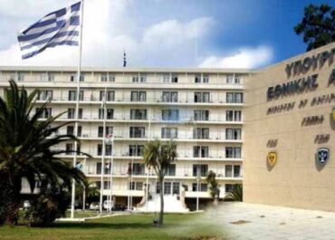 Σύσκεψη στο ΥΠΕΘΑ υπό τον Υπουργό Εθνικής Άμυνας Ν. Δένδια