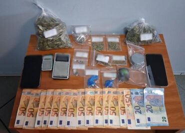 Συνελήφθη ανήλικος στην οικία του οποίου βρέθηκαν και κατασχέθηκαν ποσότητα κάνναβης, ζυγαριά ακριβείας και χρήματα