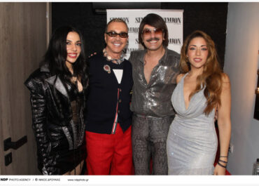 Grand Premiere Night για το «Simion» με τον εντυπωσιακό performer Τόνι Σφήνο, εγκαινιάζοντας τις πιο δυνατές Κυριακές του Πειραιά!