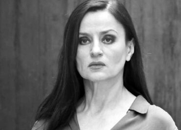 «Μήδεια» με Καρυοφυλλιά Καραμπέτη, Ρένη Πιττάκη, Λάζαρο Γεωργακόπουλο, Άρη Λεμπεσόπουλο | Ανοίγει σήμερα η προπώληση για την παράσταση του καλοκαιριού