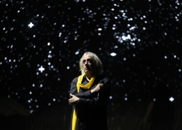 Τρεις προσβάσιμες παραστάσεις | «Το Μπλουζ του Μικρού Πρίγκιπα» του Γιάννη Αγγελάκα