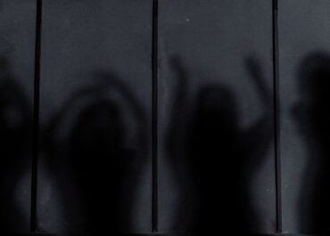 Όνομα μητρός Λίλιθ ‖ Κείμενο – Σκηνοθεσία: Μαριάντζελα Κατσιαβριά ‖ Μικρός Κεραμεικός ‖ Για 8 μόνο παραστάσεις