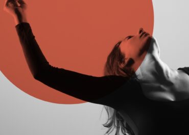 Perfetta (Η Τέλεια)  Του Mattia Torre  Σκηνοθεσία: Δώρα Παρδάλη – Για 2η χρονιά, από τις 6 Μαρτίου στο Θέατρο 104