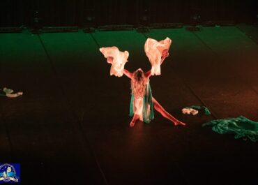 Η παράσταση «Strip the System» ανεβαίνει στο Red Jasper Cabaret Theatre