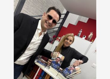 Το πολυσυζητημένο βιβλίο «Ένα ταξίδι αυτοενδυνάμωσης» του Έλληνα Ομογενή Γιώργου Γουλτίδη, που ήρθε να αλλάξει το mindset μιας ολόκληρης γενιάς, ταξιδεύει σε ολόκληρη την Ευρώπη.