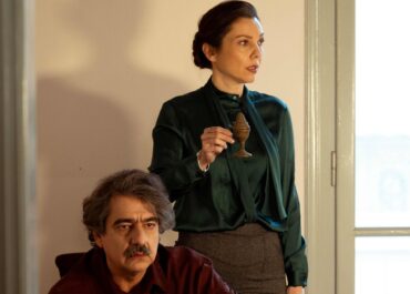 “Η ΑΛΗΘΕΙΑ ΕΙΝΑΙ” ΤΟΥ ΔΗΜΗΤΡΗ ΔΗΜΗΤΡΙΑΔΗ ΣΤΟ ΘΕΑΤΡΟ 104 ΑΠΟ ΤΙΣ 20 ΑΠΡΙΛΙΟΥ