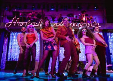 HOTEL AMOUR || ​ΤΕΛΕΥΤΑΙΕΣ 3 ΠΑΡΑΣΤΑΣΕΙΣ – Θέατρο Ακροπόλ,  κάθε Δευτέρα στις 20:30, έως 30/3