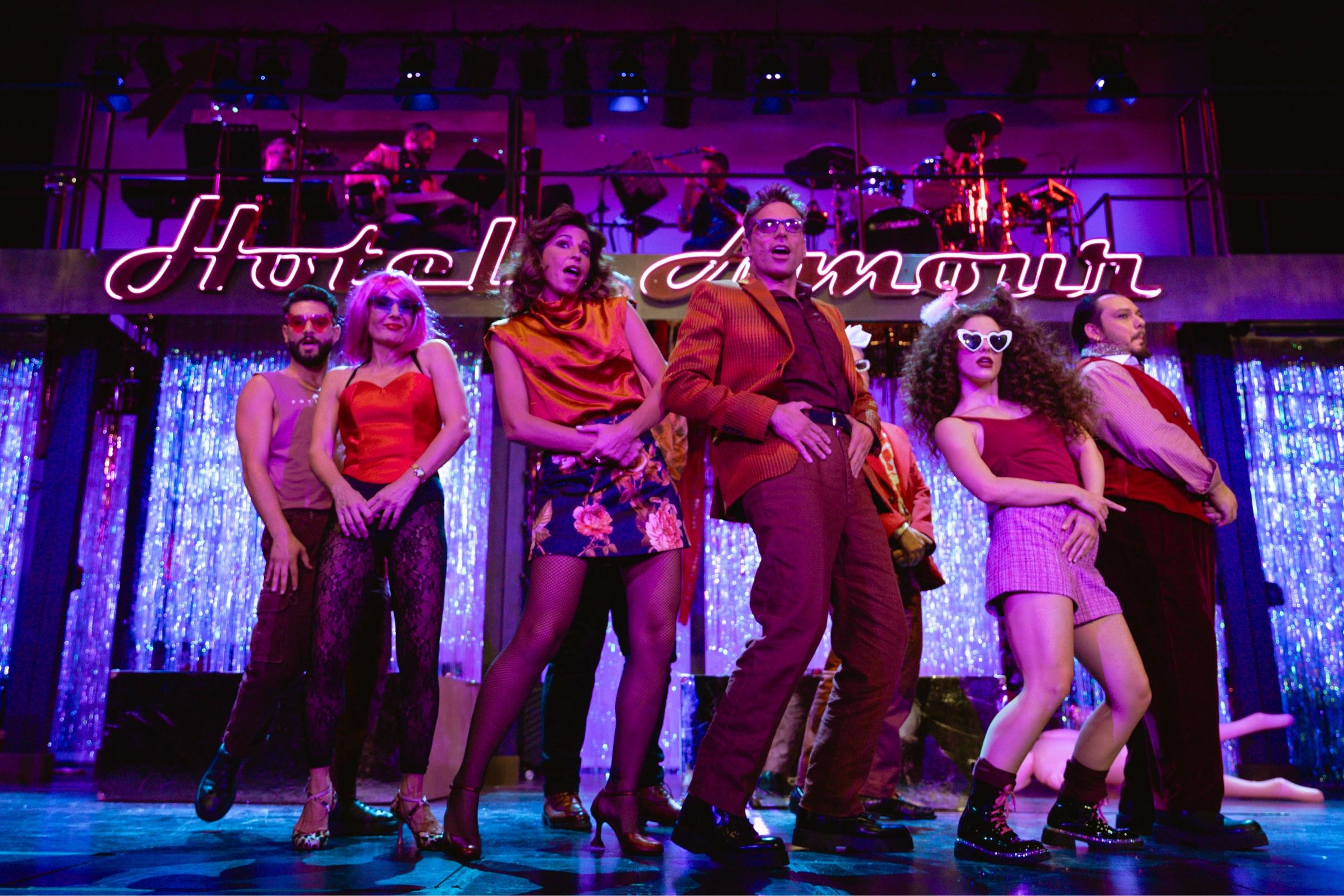 HOTEL AMOUR || ​ΤΕΛΕΥΤΑΙΕΣ 3 ΠΑΡΑΣΤΑΣΕΙΣ – Θέατρο Ακροπόλ,  κάθε Δευτέρα στις 20:30, έως 30/3