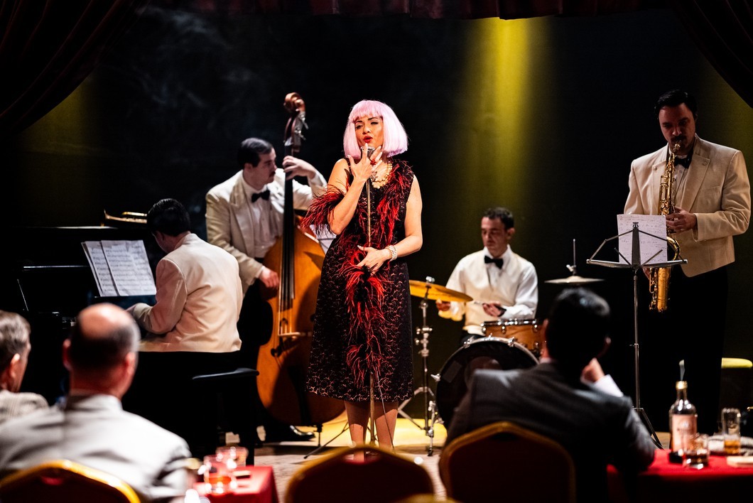 ΤΑ ΤΡΑΓΟΥΔΙΑ & ΟΙ ΜΟΥΣΙΚΕΣ ΑΠΟ ΤΗΝ ΤΗΛΕΟΠΤΙΚΗ ΣΕΙΡΑ “PORTO LEONE – ΣΤΗ ΓΕΙΤΟΝΙΑ ΜΕ ΤΑ ΚΟΚΚΙΝΑ ΦΑΝΑΡΙΑ” ΑΠΟ ΤΟΝ ΜΑΡΙΟ ΣΤΡΟΦΑΛΗ.