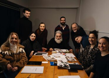 «Το Χελιδόνι» του Γκιλιέμ Κλούα σε σκηνοθεσία Γιάννη Αναστασάκη | Ένα σύγχρονο κοινωνικό δράμα | Από Δευτέρα 20 Απριλίου στο Θέατρο ΕΛΕΡ