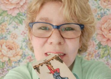 Ταρωτώ με την Μαντάμ Βερούλα – Μια stand-up comedy για τα Ταρώ, τον Έρωτα και τη Σάντυ