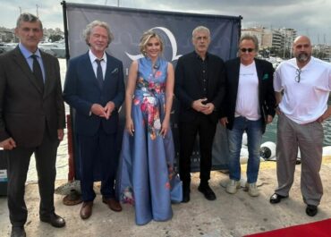 Δήμος Πειραιά : Ο Δήμαρχος Πειραιά Γιάννης Μώραλης στα εγκαίνια του M/Y Omega στη Μαρίνα Ζέας