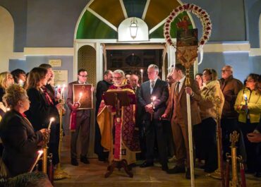 Ο Πρόεδρος της Δημοκρατίας Κωνσταντίνος Αν. Τασούλας παρακολούθησε την Ακολουθία της Αναστάσεως στον Ι. Ν. Αγίου Ιωάννη Ποσειδωνίας Σύρου.