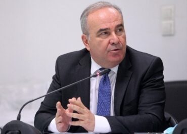 Νίκος Παπαθανάσης: Οι ευάλωτοι και η καθημερινότητα στο επίκεντρο του Κοινωνικού Κλιματικού Ταμείου και του Ταμείου Εκσυγχρονισμού