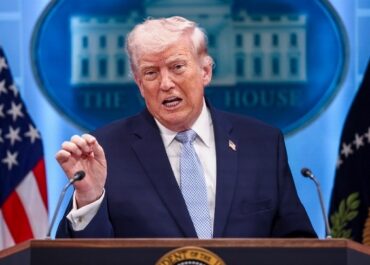 ΗΠΑ και Ιράν διεκδικούν τη «νίκη» αφού κήρυξαν κατάπαυση του πυρός για δυο εβδομάδες