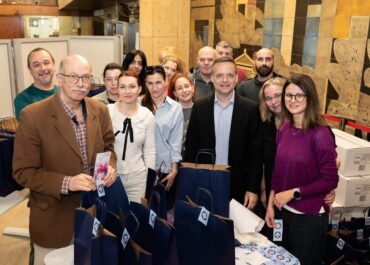 Δήμος Αθηναίων : Δώρα & ευχές για το Πάσχα από τον Δήμο Αθηναίων σε 3.500 άτομα τρίτης ηλικίας