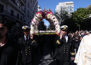 Θεσσαλονίκη: Με κατάνυξη η περιφορά του Επιταφίου των  εμπόρων