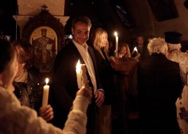 Στα Χανιά παρακολούθησε ο πρωθυπουργός Κυριάκος Μητσοτάκης την Ανάσταση